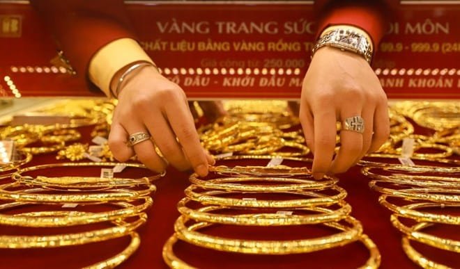 gia-vang-hom-nay-28-10-bat-ngo-sut-giam-trong-phien-dau-tuan